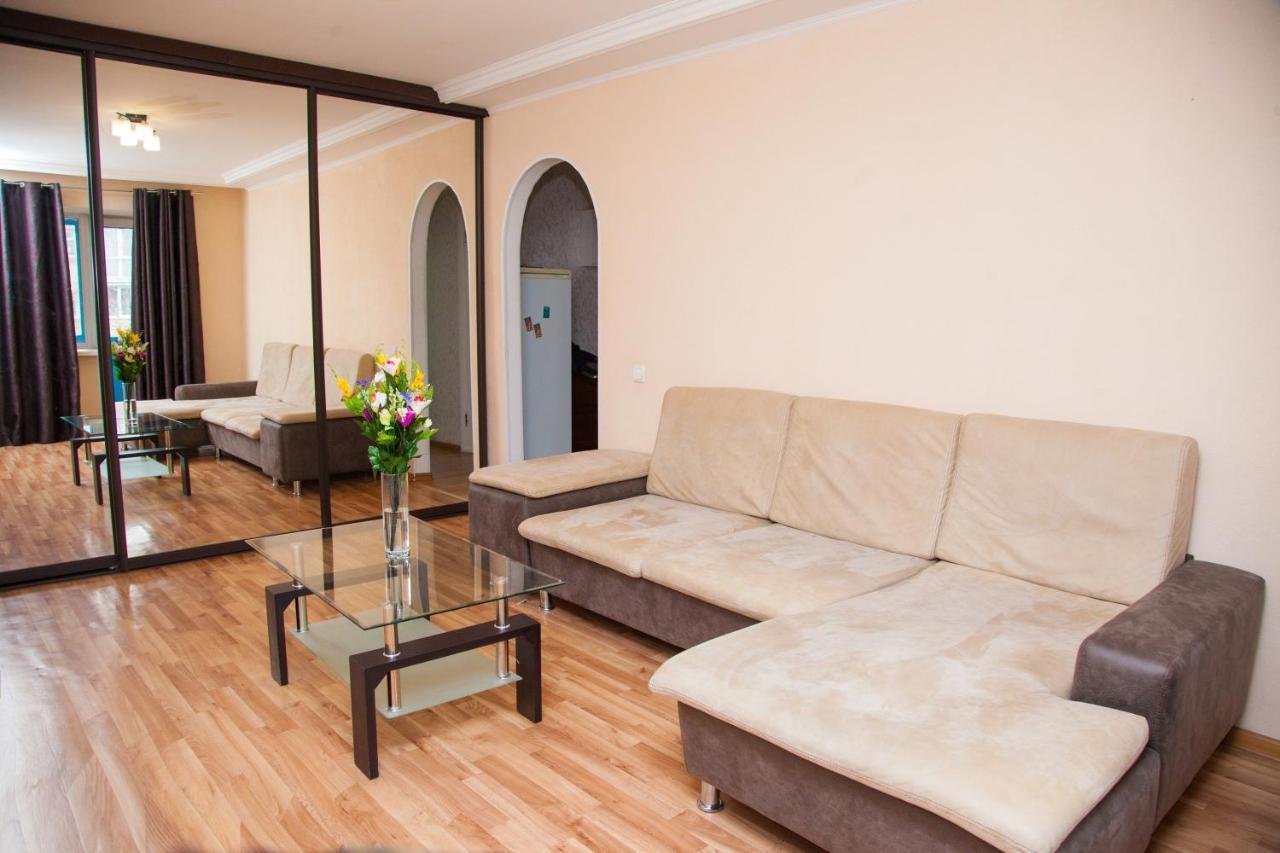 Semi Luxury Apt On Yatsenka 8 Near Intourist Hotel Zaporizhia Buitenkant foto