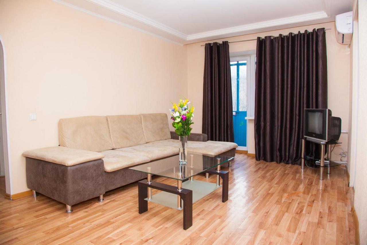 Semi Luxury Apt On Yatsenka 8 Near Intourist Hotel Zaporizhia Buitenkant foto