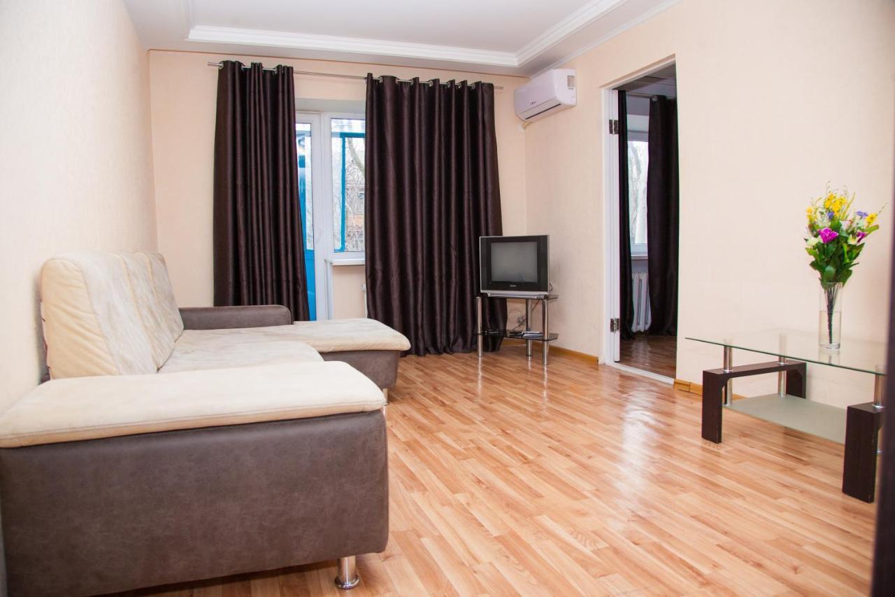 Semi Luxury Apt On Yatsenka 8 Near Intourist Hotel Zaporizhia Buitenkant foto